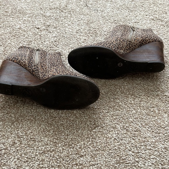 Lucky Brand Leopard Wedge Ankle Booties - Picture 8 of 9